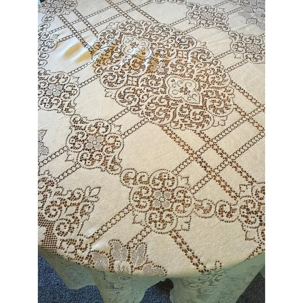 VTG Oval Lace Tablecloth 86